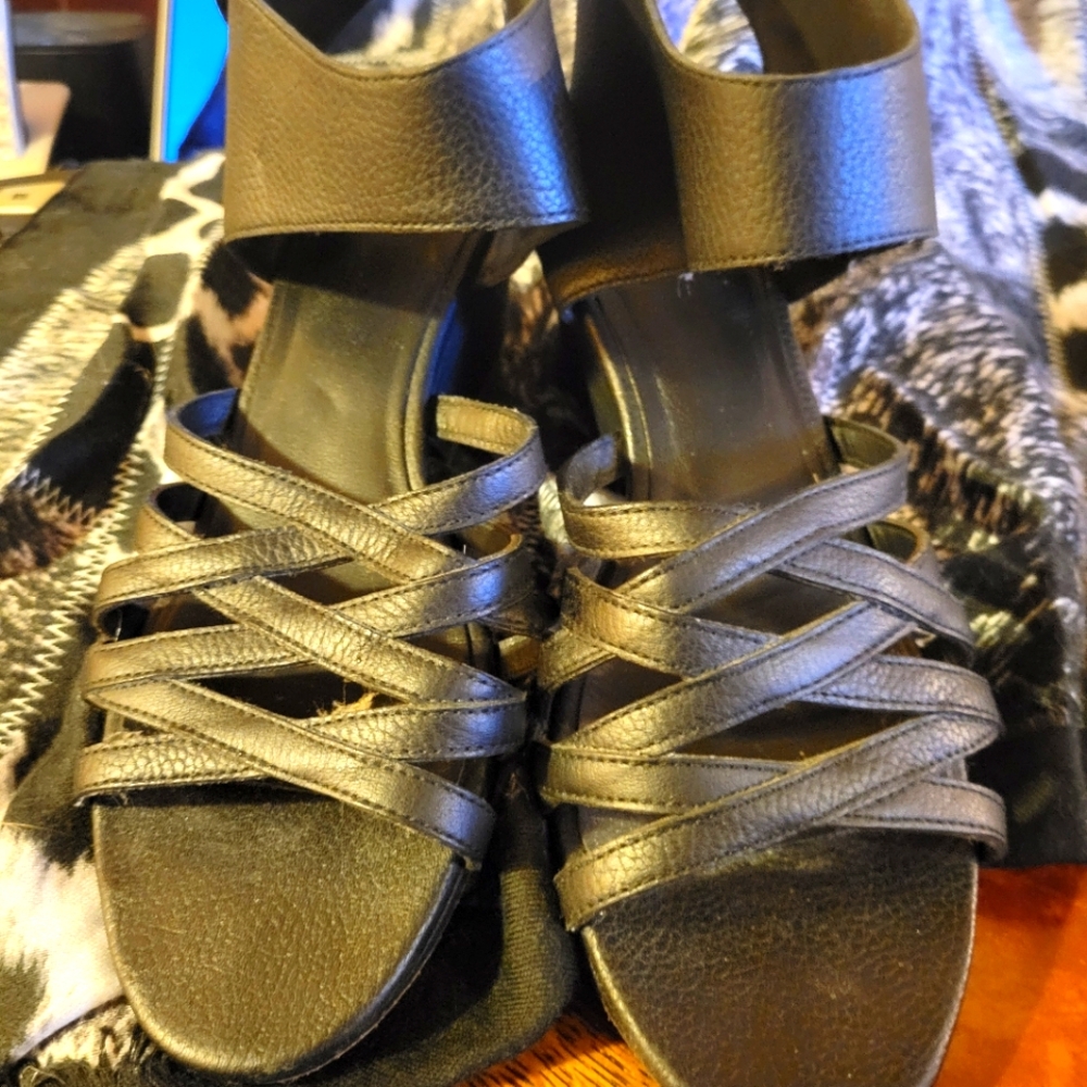 Eileen Fisher Pebble Leather Strappy Sandals Sz 10